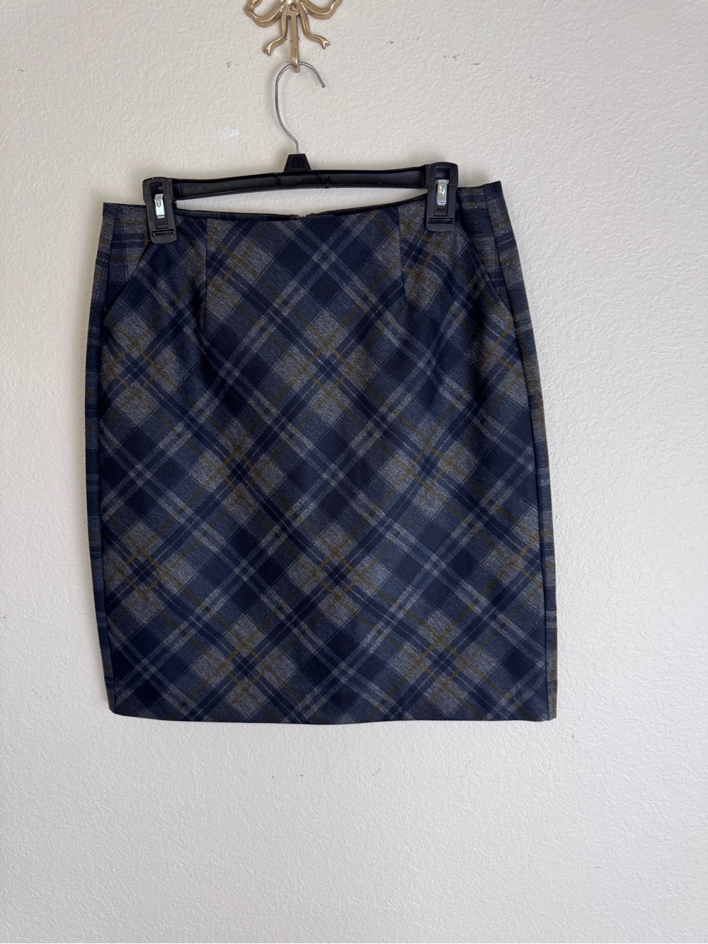 CAbi Plaid Tweed Pencil Skirt Knee Length Gray Blue Yellow ~ Size 6 MPN 3756